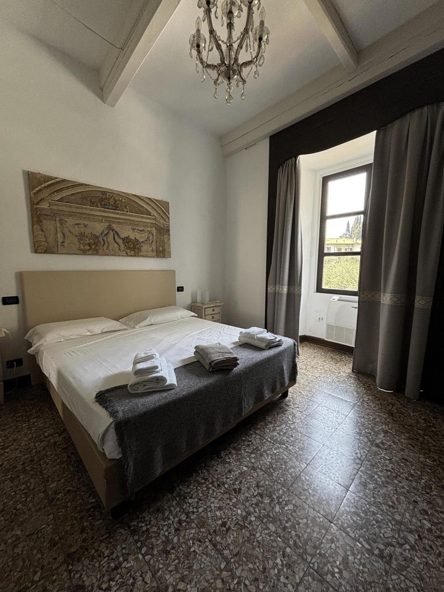 One-Bedroom Apartment Lake View